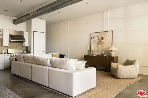 $1,100,000 | 1534 17th Street, Unit 102, Santa Monica, CA 90404