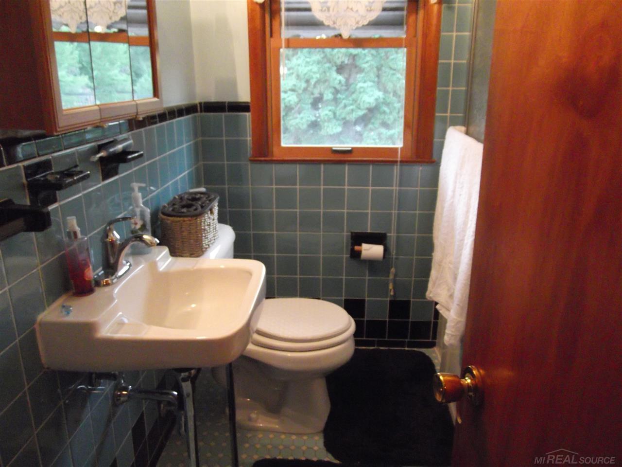 21351 Ryan Road Warren, MI 48091 - Photo 15 of 18 31370904-14.JPG