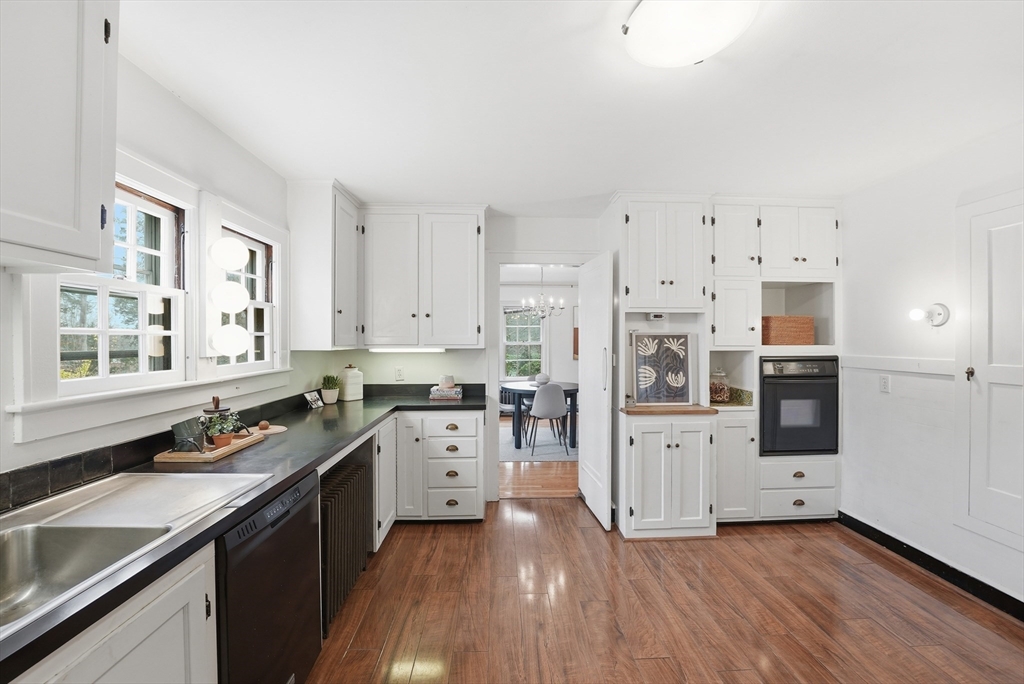 104 Spring Street Amherst, MA 01002 - Photo 9 of 36