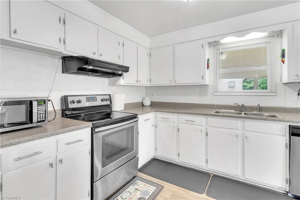 7121 Ridge Road Tobaccoville, NC 27050 - Photo 9 of 50