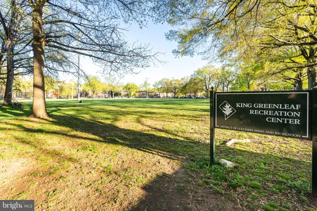 a view of a fountain in front of a building