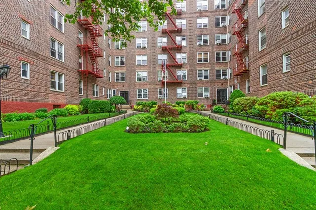 $499,000 | 6801 Shore Road, Unit 5U | Bay Ridge