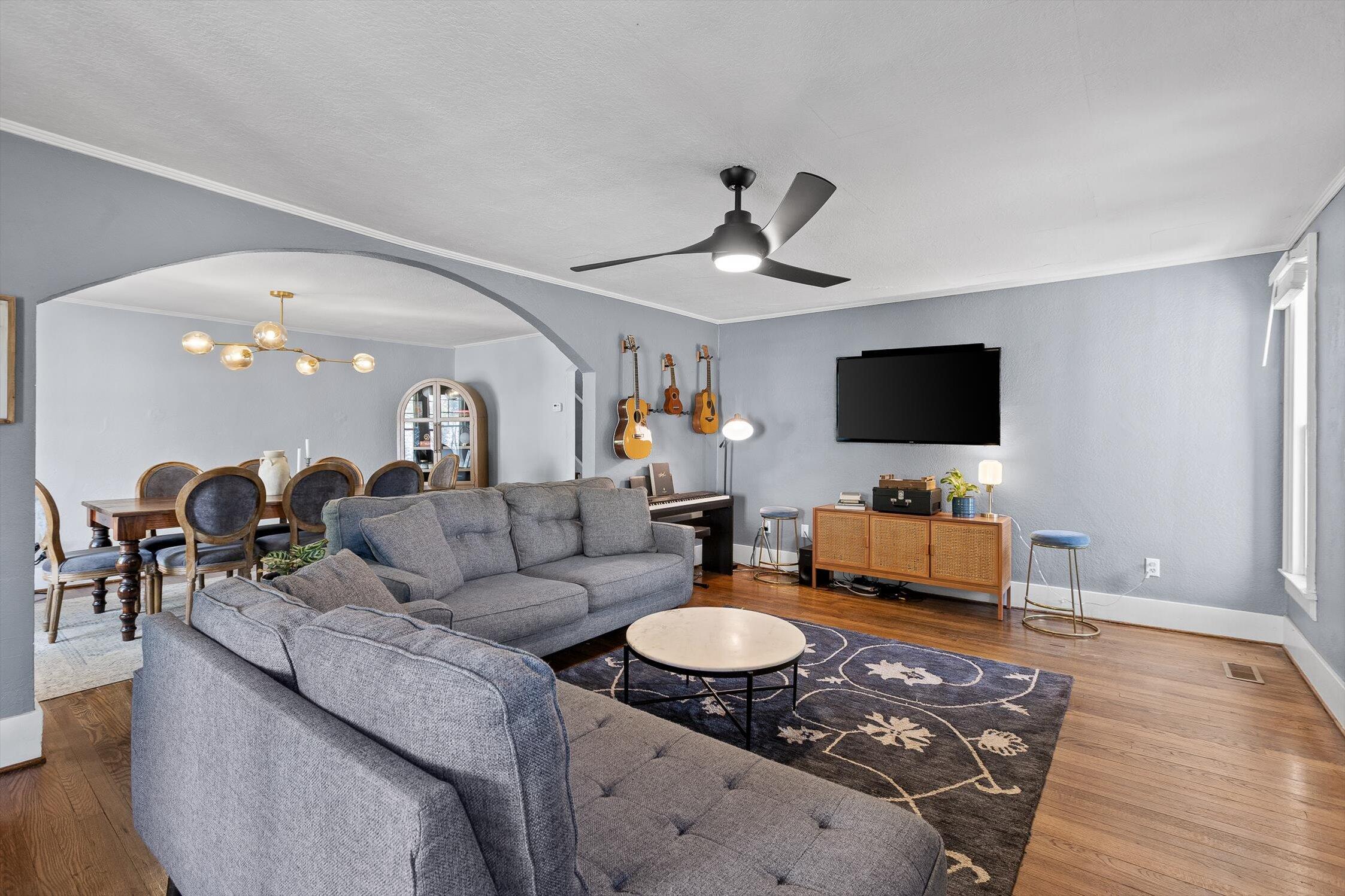 1046 Givens Road Chattanooga, TN 37421 - Photo 12 of 52 Living Room