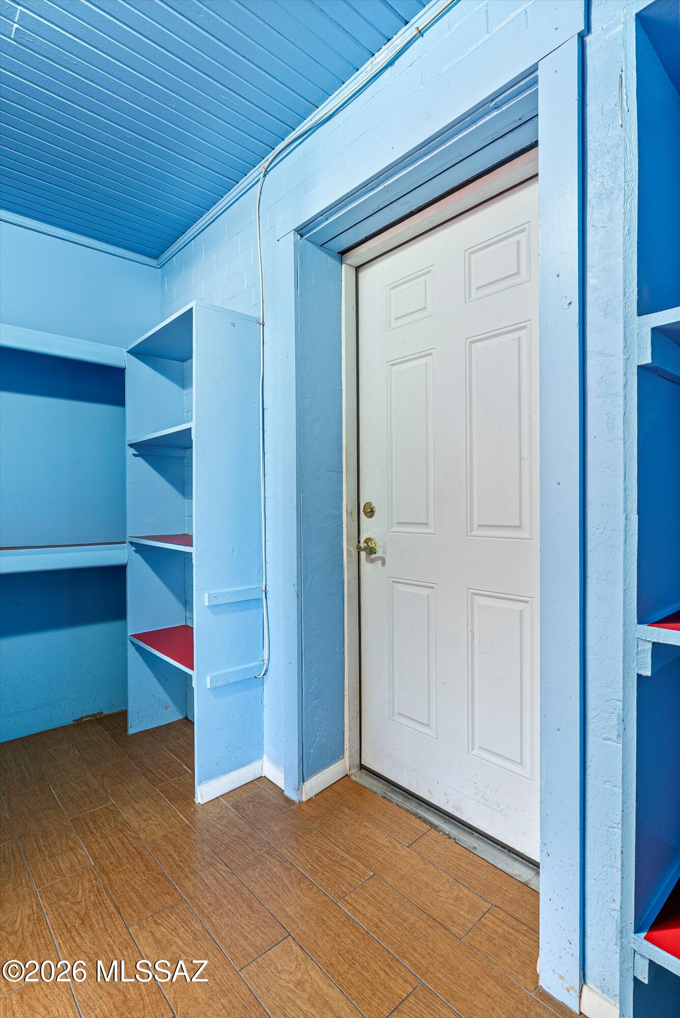 2107 East Lind Road Tucson, AZ 85719 - Photo 23 of 43 a view of an empty room and cabinet