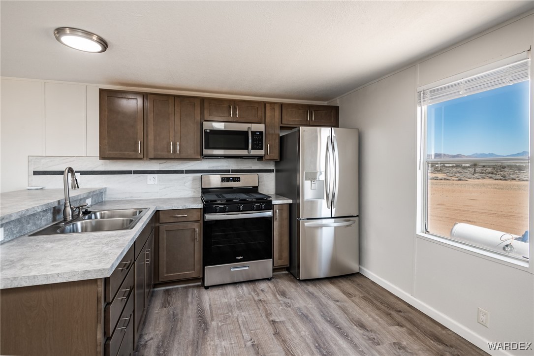 5714 Davis Road Golden Valley, AZ 86413 - Photo 4 of 29 AMAZING KITCHEN
