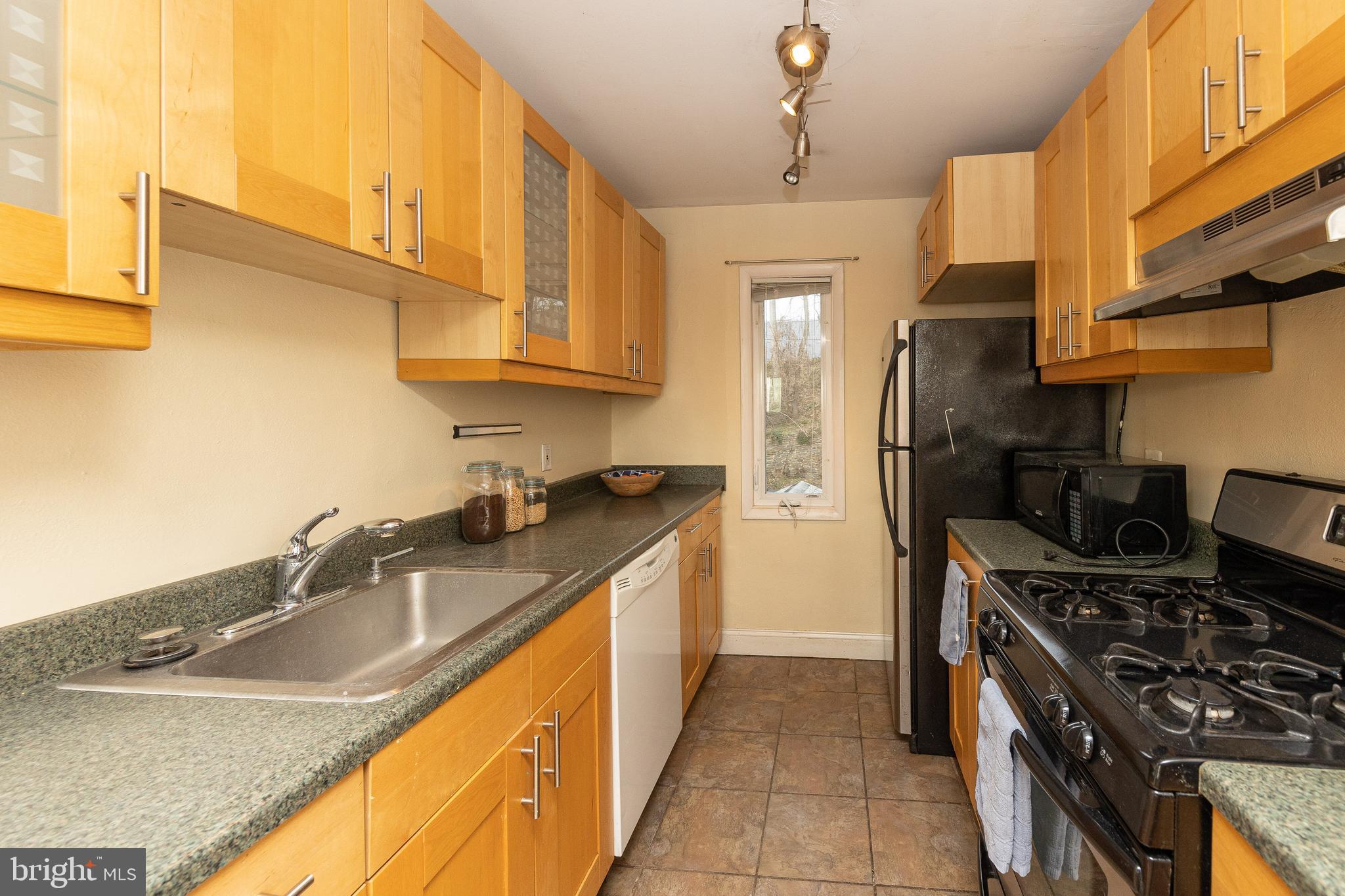 3608 Merrick Road Philadelphia, PA 19129 - Photo 8 of 31 Gallery Image 8