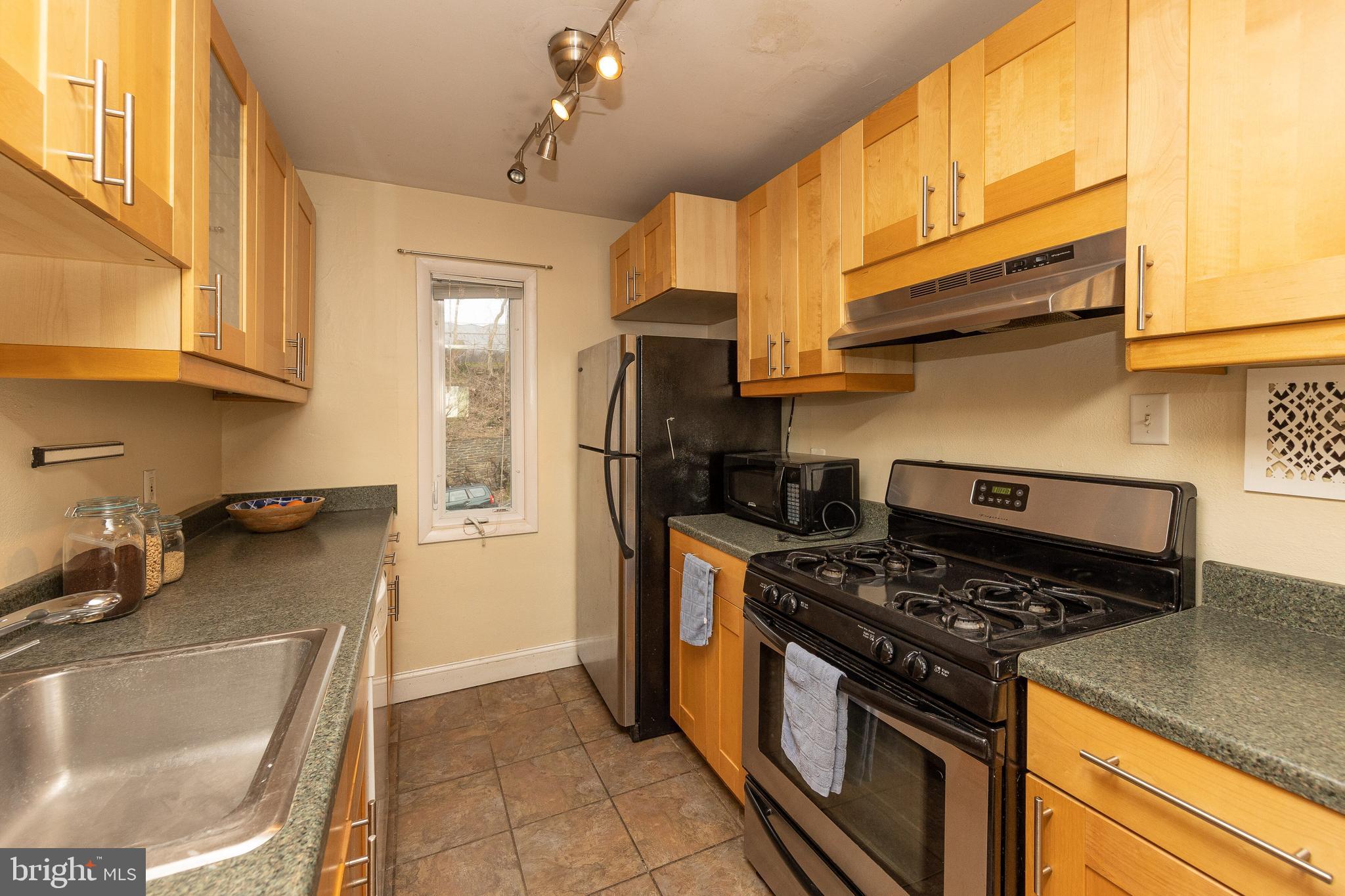 3608 Merrick Road Philadelphia, PA 19129 - Photo 9 of 31 Gallery Image 9