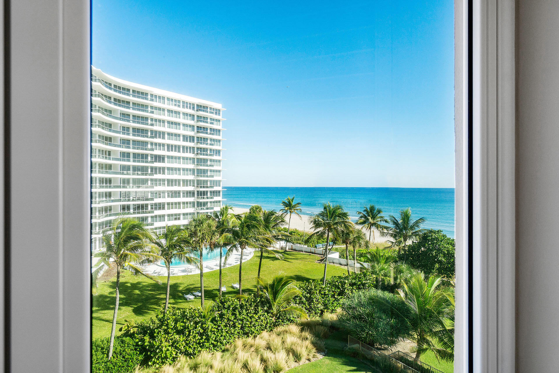 750 South Ocean Boulevard, Unit 5N Boca Raton, FL 33432 - Photo 25 of 30 a view of a garden