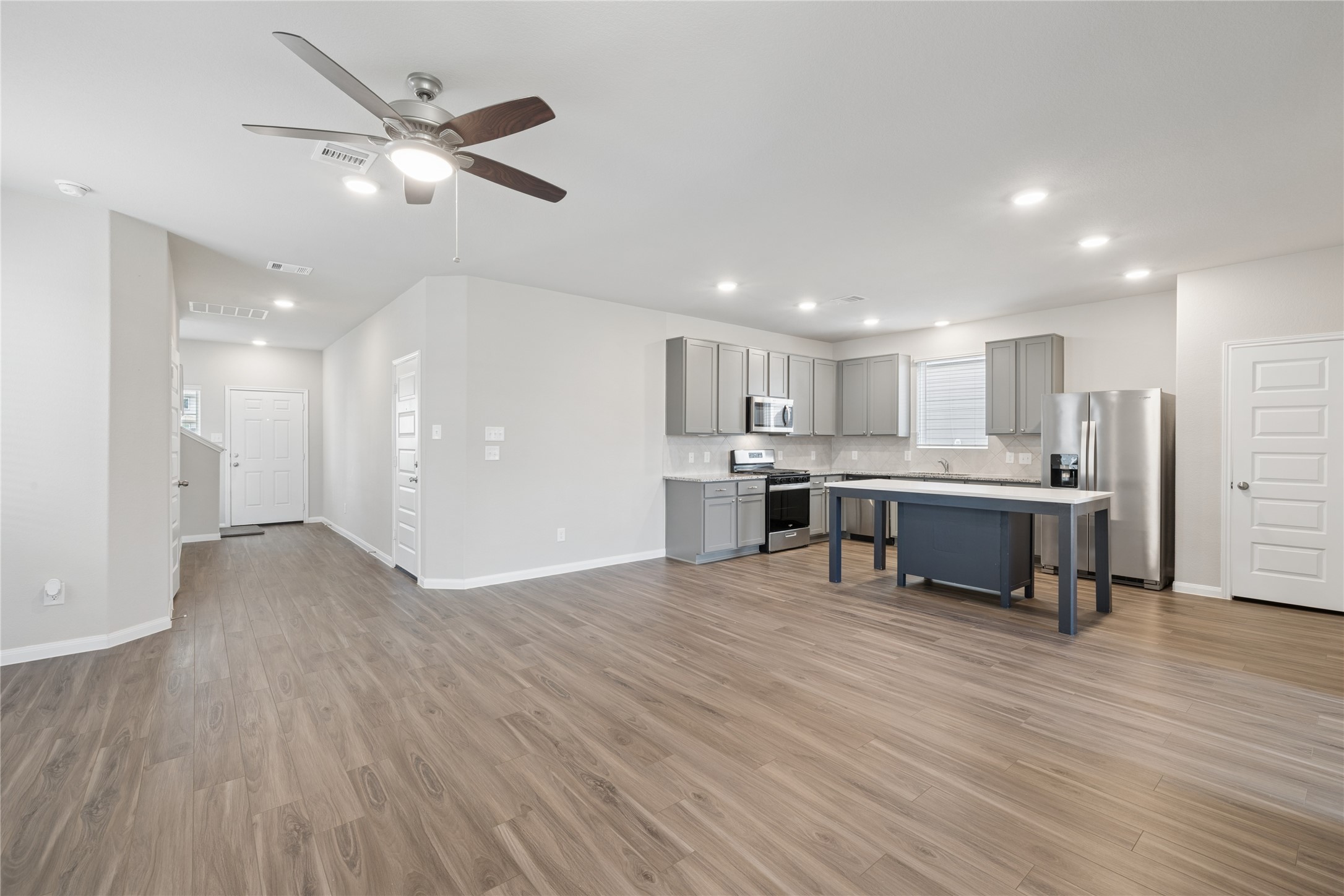 2425 Shellcracker Drive Conroe, TX 77384 - Photo 9 of 29 Gallery Image 9