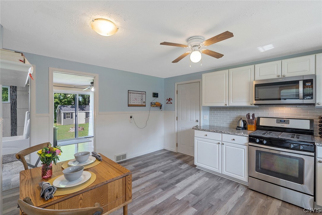 47 Macarthur Road Lysander, NY 13027 - Photo 15 of 34 Newer tile back splash