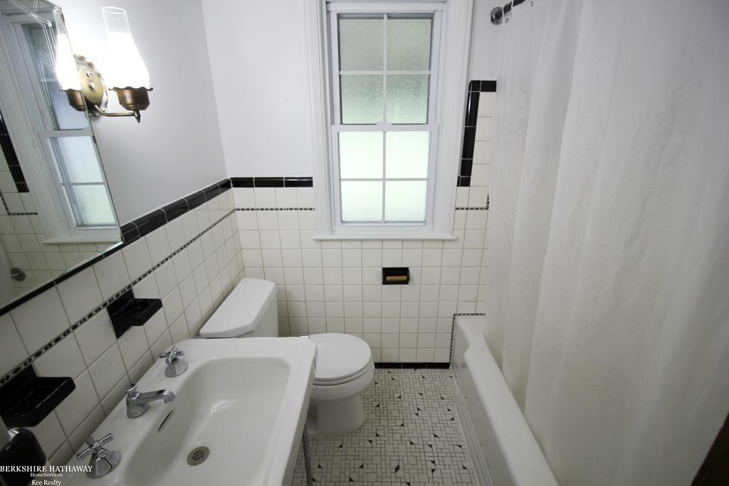 1583 Hawthorne Road Grosse Pointe Woods, MI 48236 - Photo 14 of 30