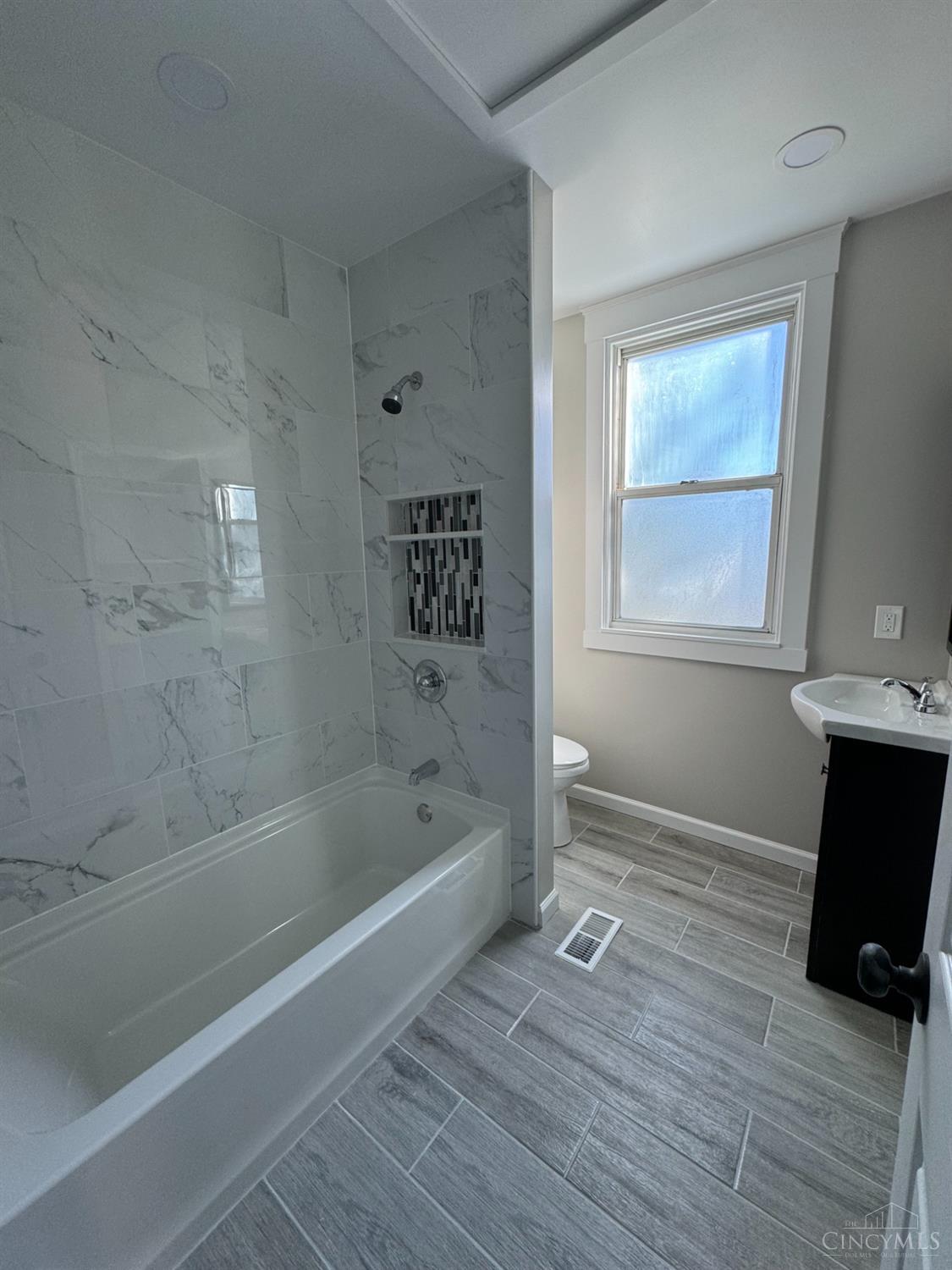 6471 Cheviot Road Cincinnati, OH 45247 - Photo 8 of 25