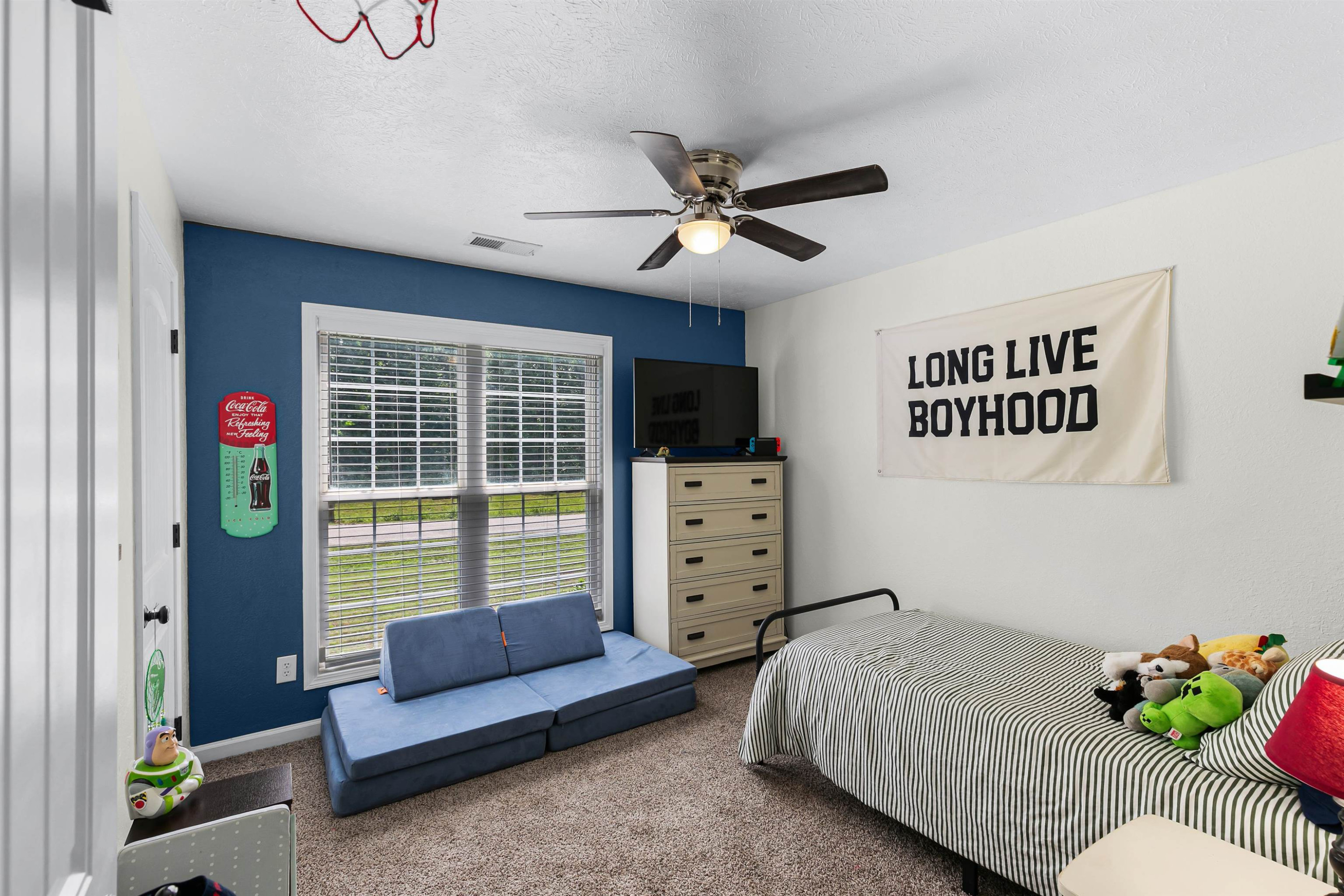 740 Corson Road Henderson, TN 38340 - Photo 13 of 15 a bedroom with furniture and a window