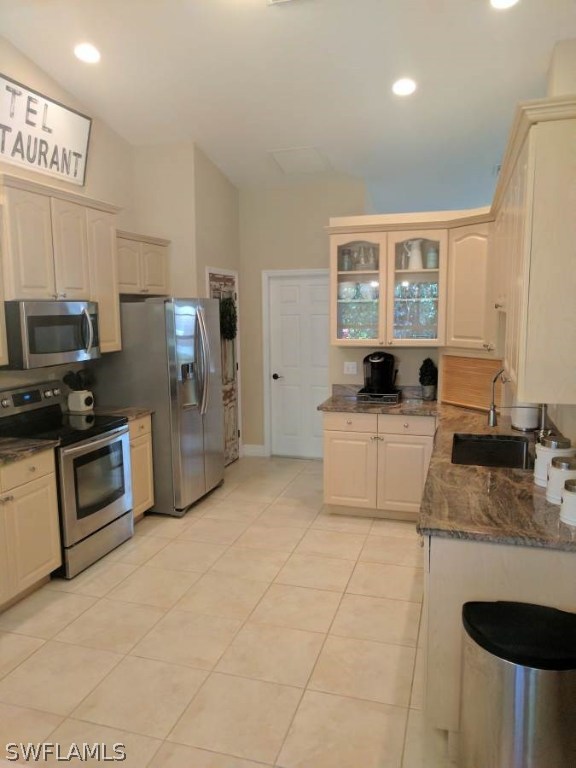 9197 Hamlin Road East Fort Myers, FL 33967 - Photo 5 of 25 Gallery Image 5