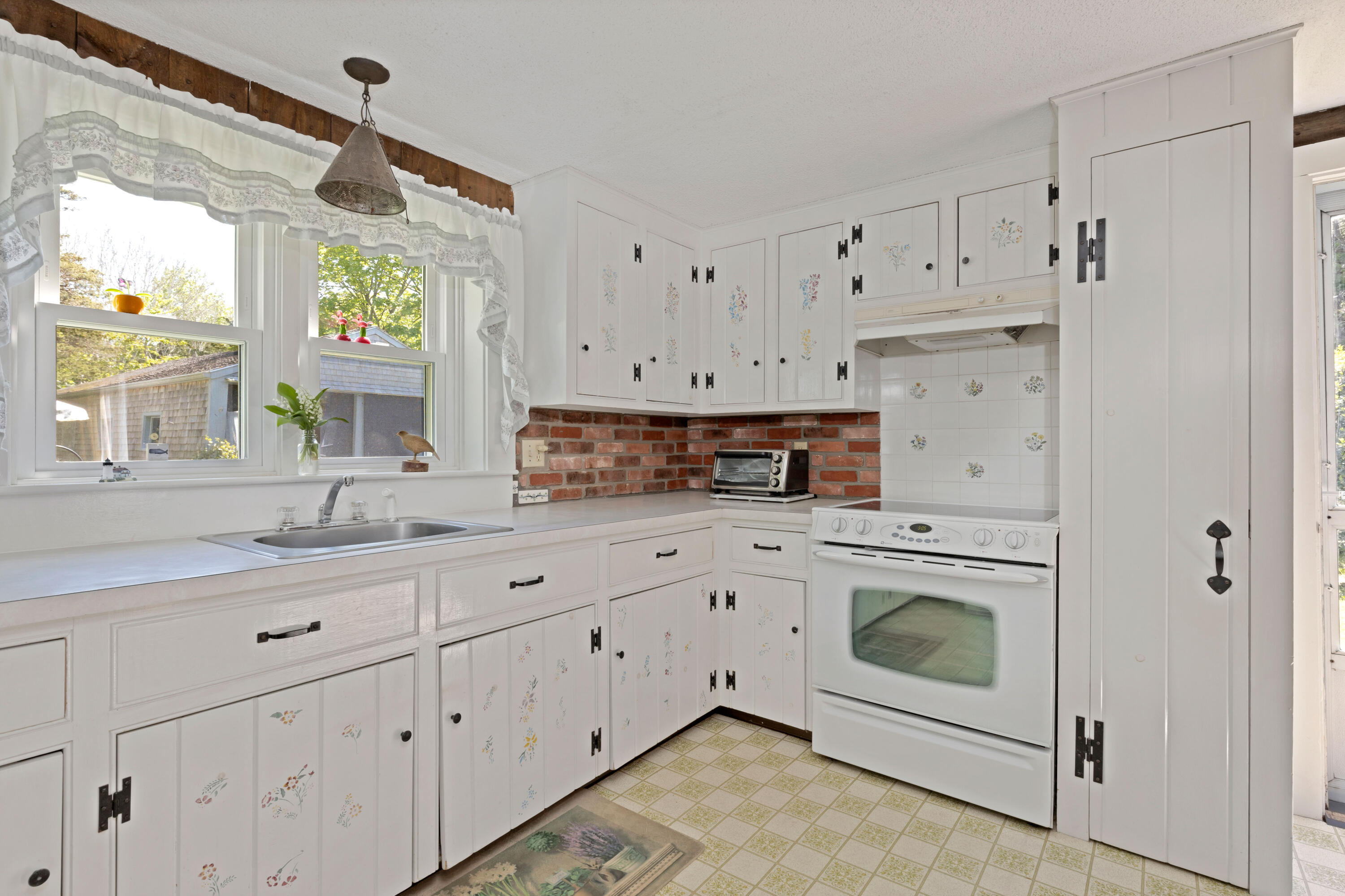 3915 Main Street Barnstable, MA 02630 - Photo 5 of 62 3915MaiLR-8