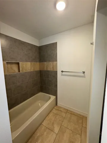 $1,850 | 138 Egret Canal South, Baytown, TX 77523