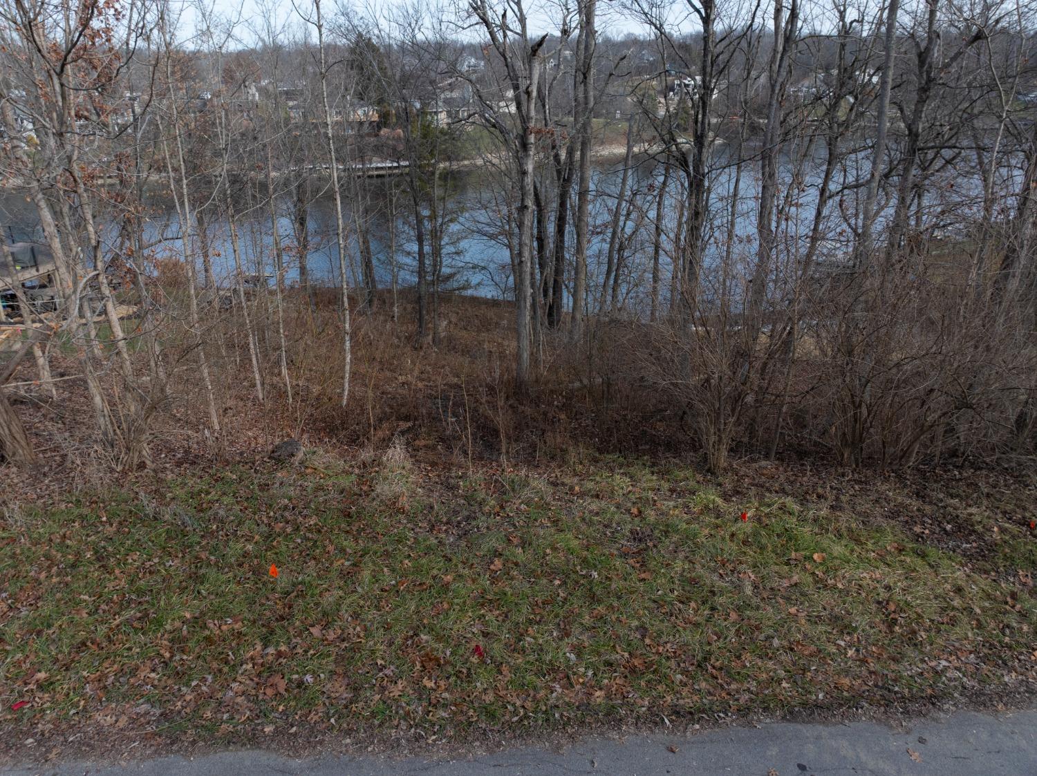 Gently sloping, wooded lakefront lot