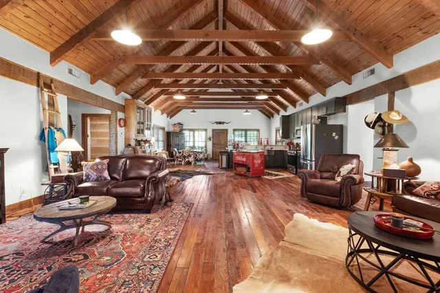 $2,600,000 | 281 North U.S. Highway 281, Lampasas, TX 76550