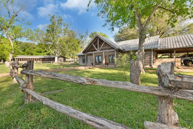 $2,600,000 | 281 North U.S. Highway 281, Lampasas, TX 76550