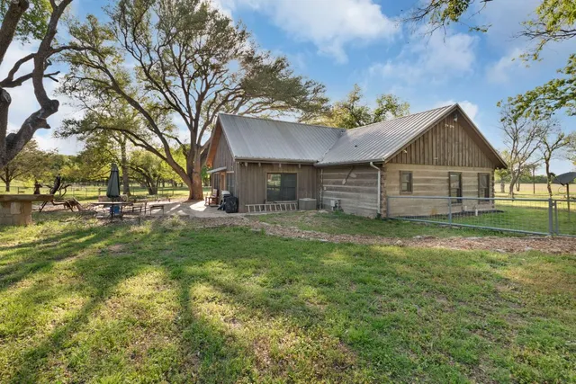 $2,600,000 | 281 North U.S. Highway 281, Lampasas, TX 76550