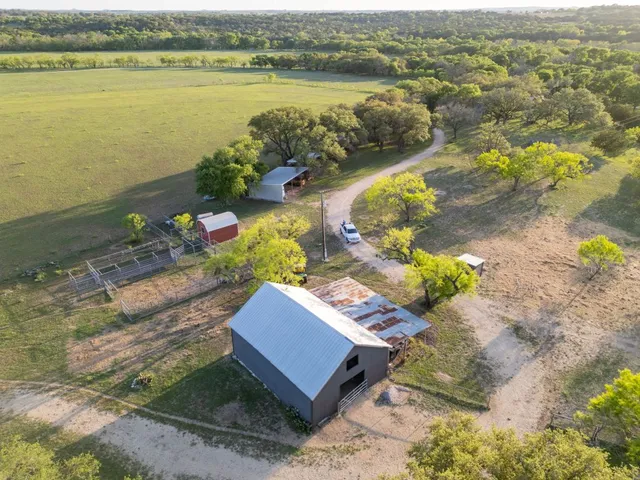 $2,600,000 | 281 North U.S. Highway 281, Lampasas, TX 76550