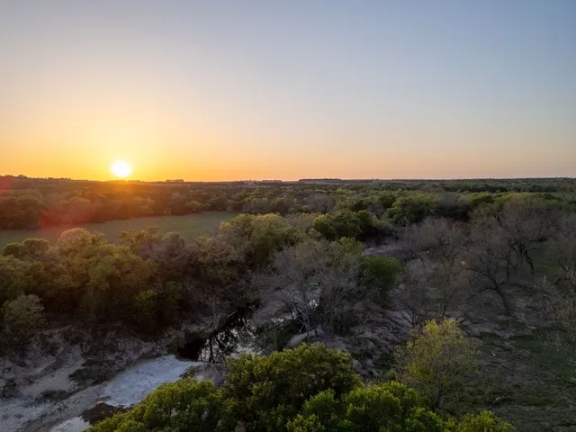 $2,600,000 | 281 North U.S. Highway 281, Lampasas, TX 76550