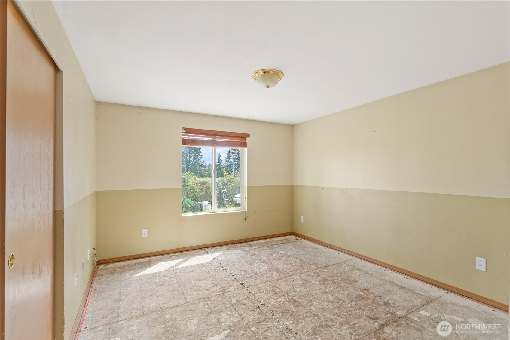 320 South 4th Street Elma, WA 98541 - Photo 15 of 35 an empty room with a empty space and windows