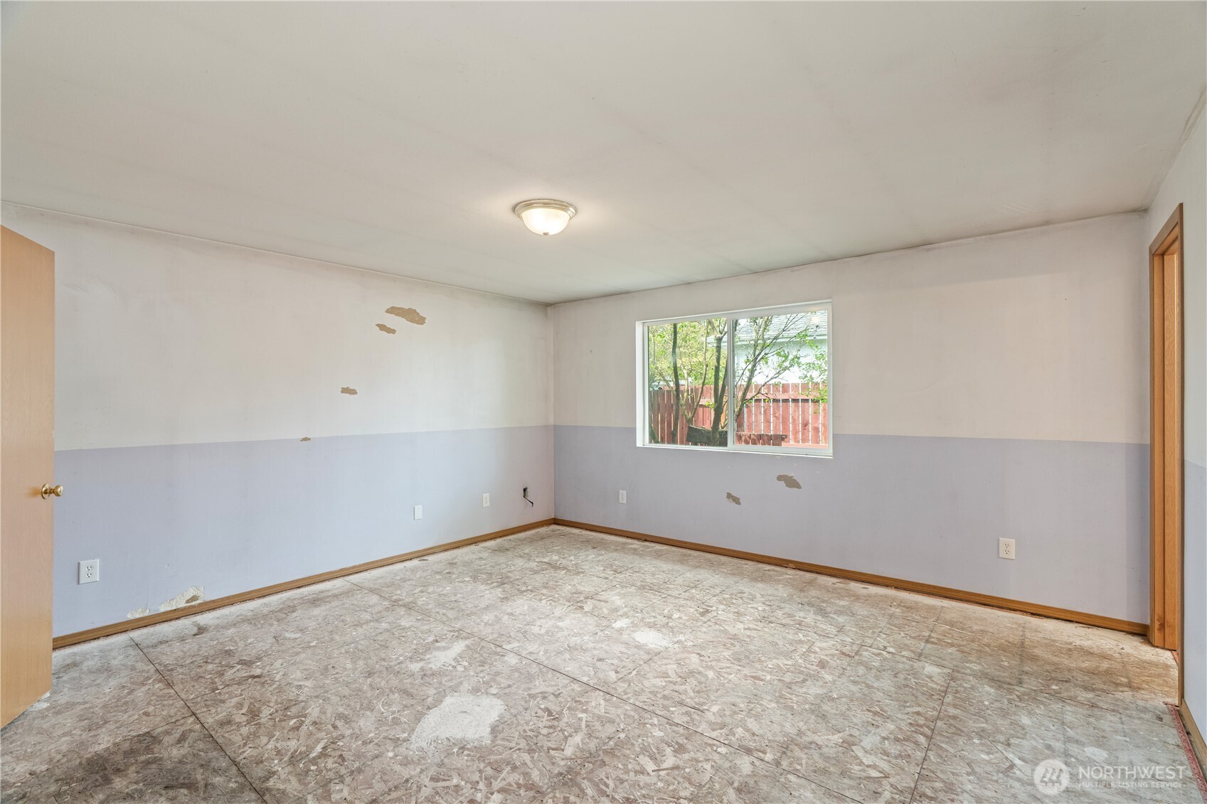 320 South 4th Street Elma, WA 98541 - Photo 17 of 35 an empty room with windows