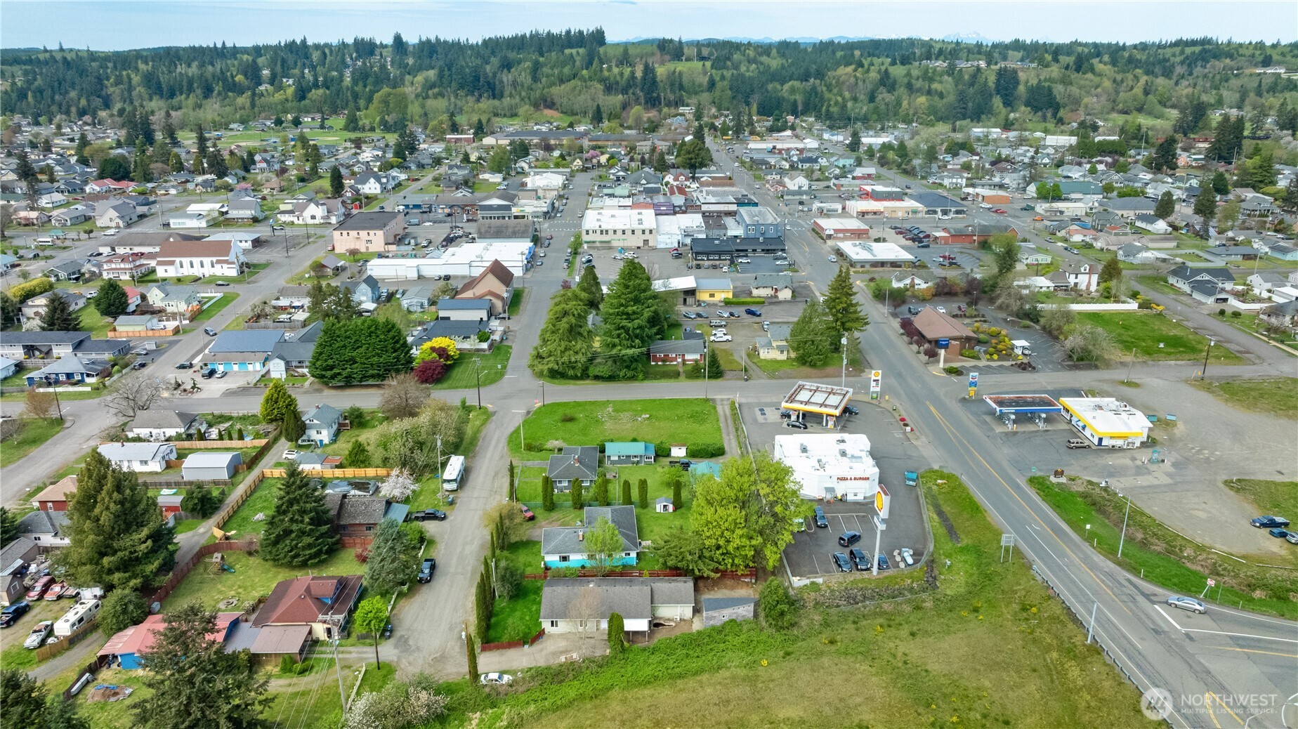 320 South 4th Street Elma, WA 98541 - Photo 32 of 35 an aerial view of multiple house