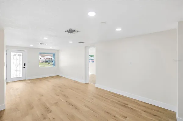 $2,500 | 4403 North 48th Street, Tampa, FL 33610