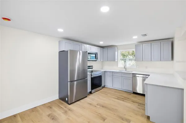 $2,500 | 4403 North 48th Street, Tampa, FL 33610
