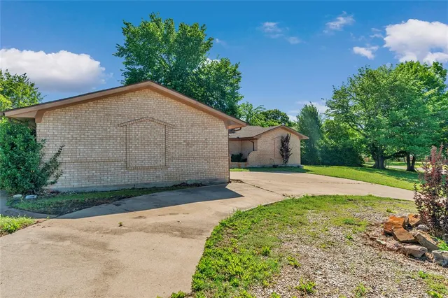 $368,000 | 4225 Dawn Drive, Benbrook, TX 76116