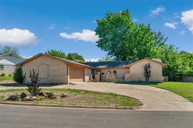 $368,000 | 4225 Dawn Drive, Benbrook, TX 76116