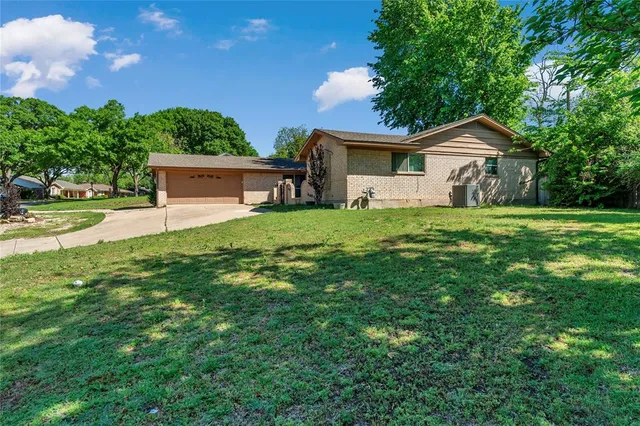 $368,000 | 4225 Dawn Drive, Benbrook, TX 76116