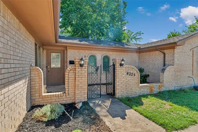 $368,000 | 4225 Dawn Drive, Benbrook, TX 76116