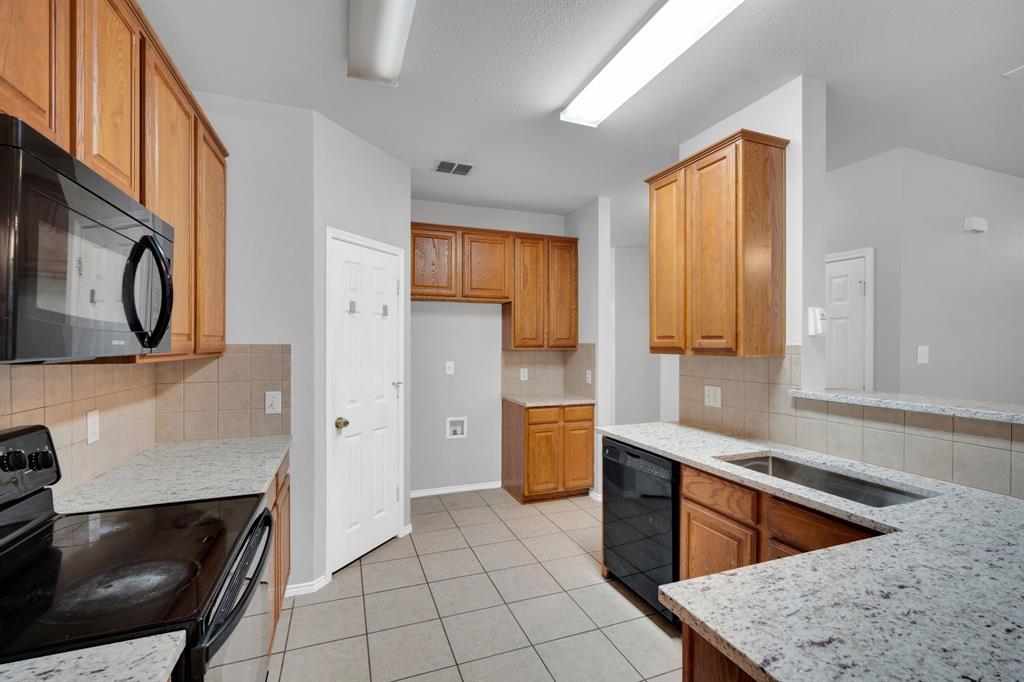 708 Hummingbird Trail Crowley, TX 76036 - Photo 6 of 24