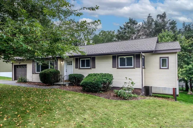 $3,200 | 8 Lakewood Terrace, New Milford, CT 06776
