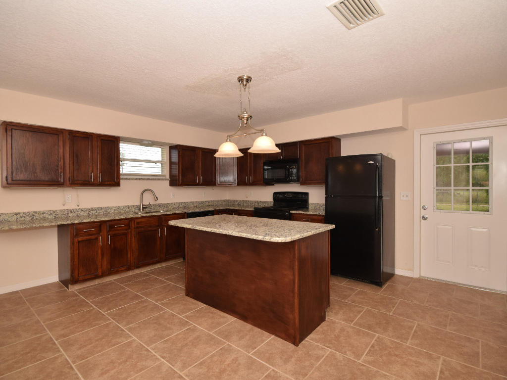 11635 Willis Road Fort Pierce, FL 34945 - Photo 4 of 41 _24