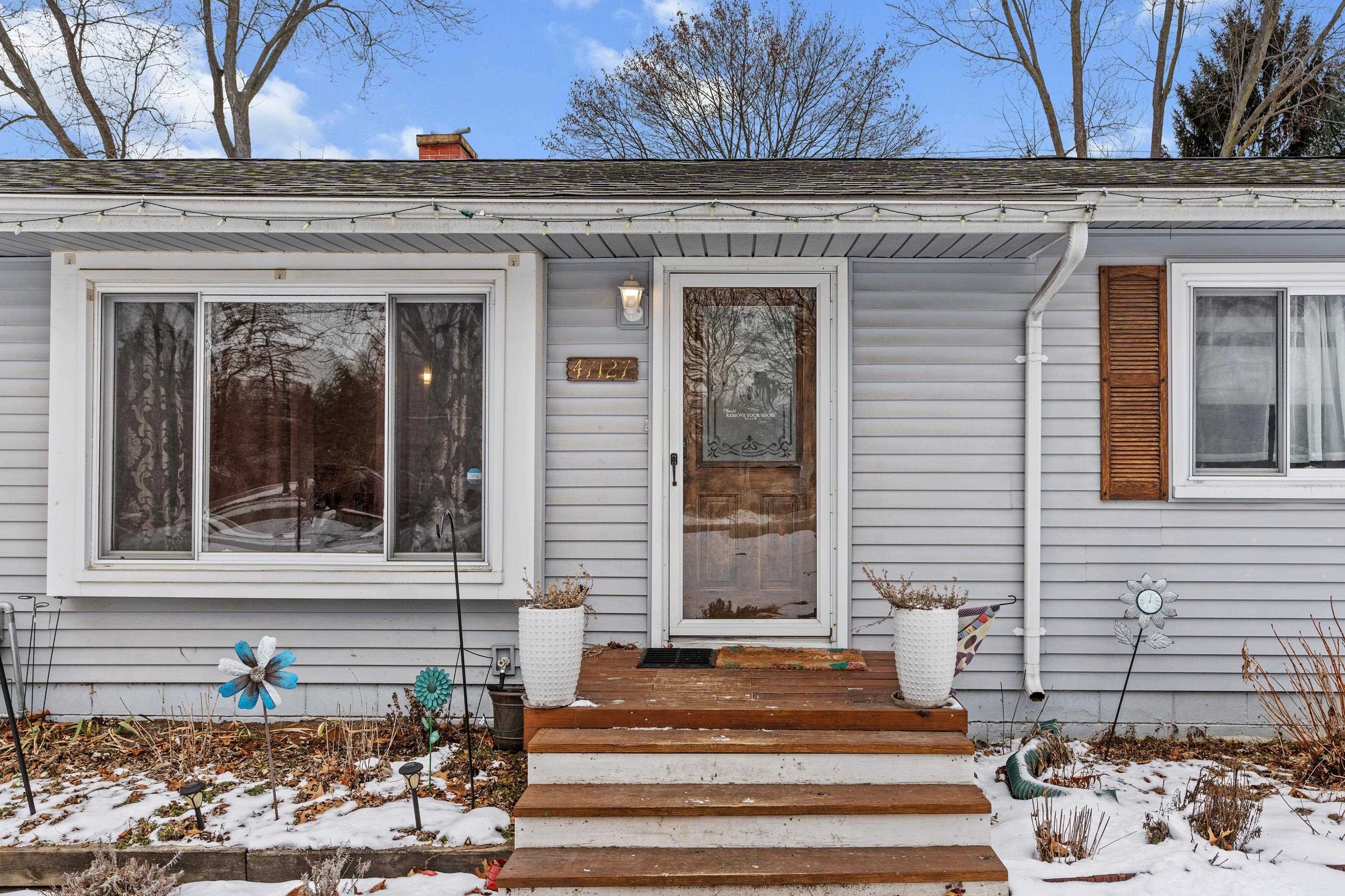 47127 Woodall Road Utica, MI 48317 - Photo 3 of 31 50166562-295c5d98-56fc-4e88-ac24-892127ab1b5d.JPG