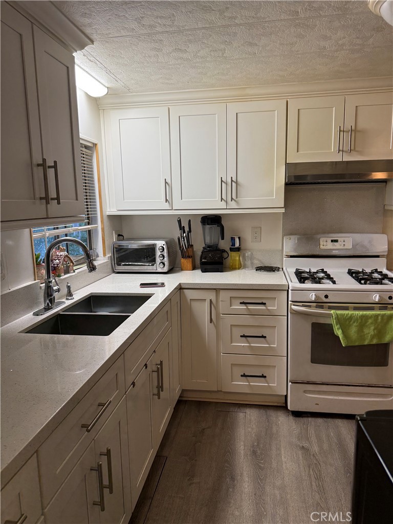 995 Pomona Road, Unit 24 Corona, CA 92882 - Photo 1 of 17