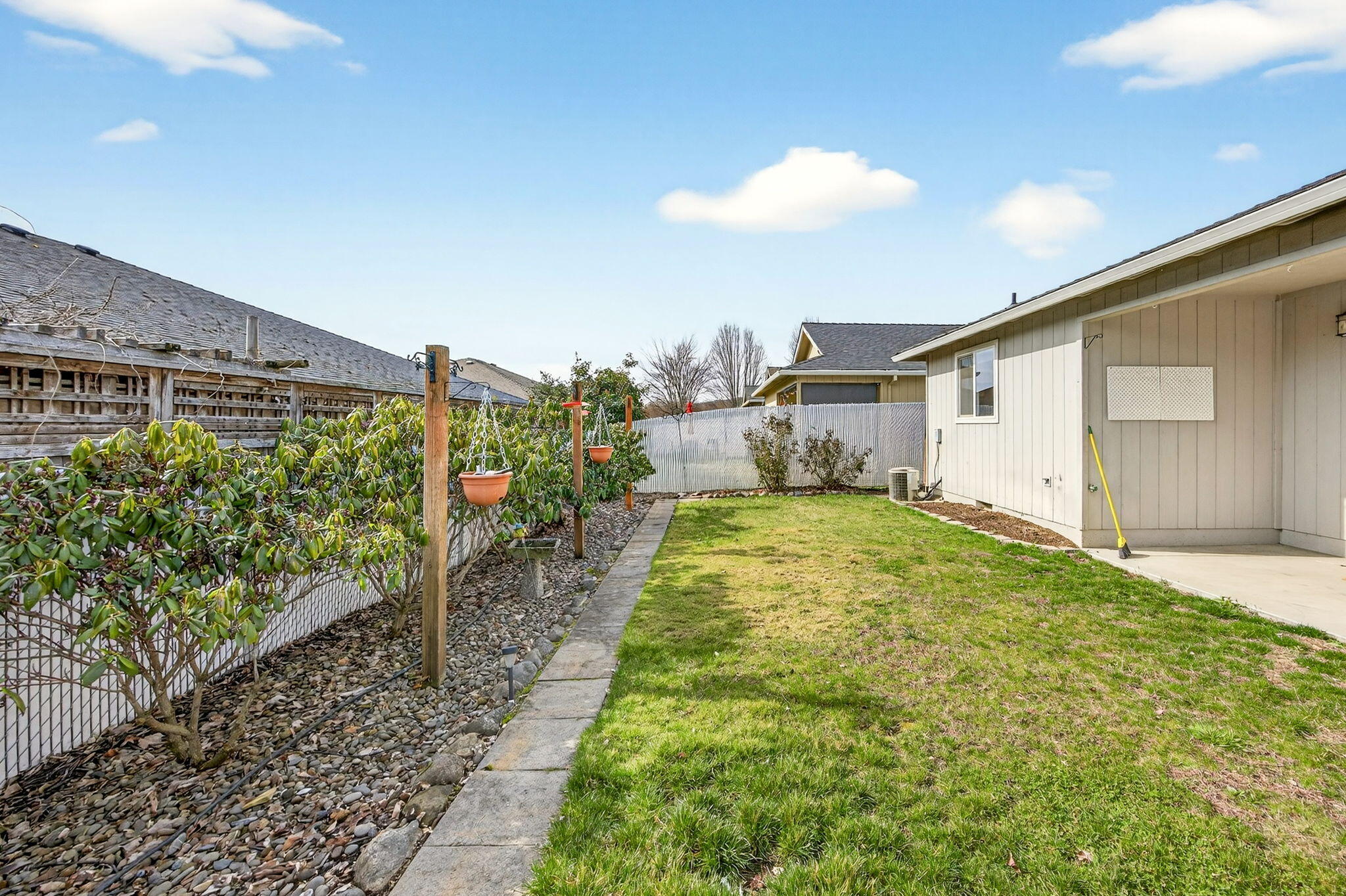 460 Montclair Way Eagle Point, OR 97524 - Photo 4 of 25