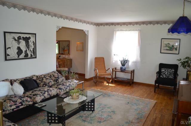 2923 Fischer Road Easton, PA 18045 - Photo 4 of 20 Living Room