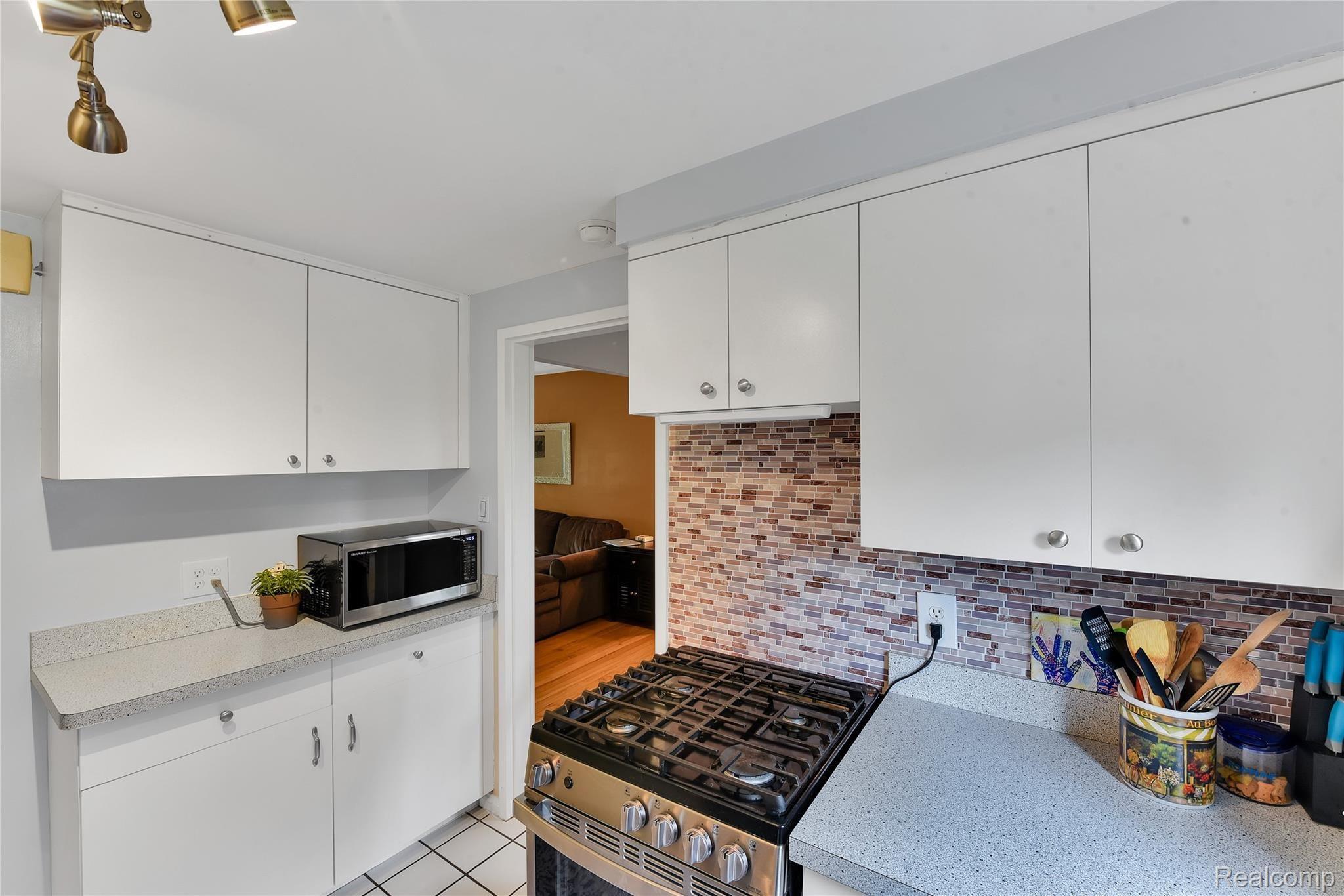 1735 Graefield Road Birmingham, MI 48009 - Photo 10 of 24 kitchen