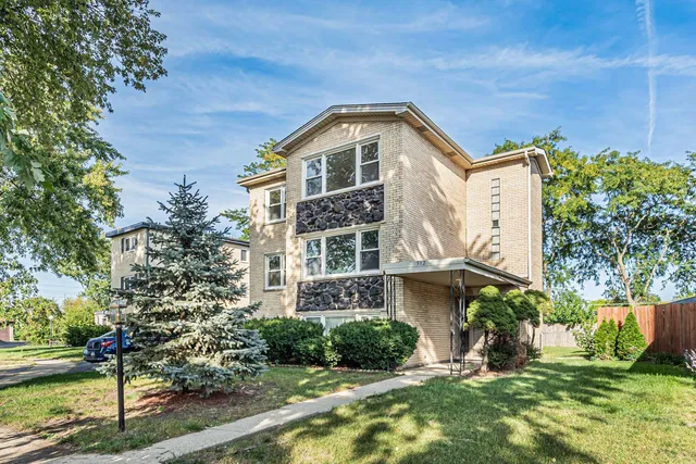 $2,275 | 512 Ida Court, Unit 2, Mount Prospect, IL 60056