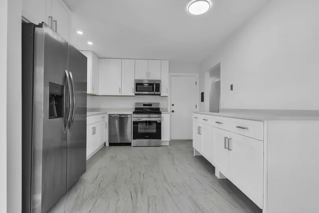 $2,275 | 512 Ida Court, Unit 2, Mount Prospect, IL 60056