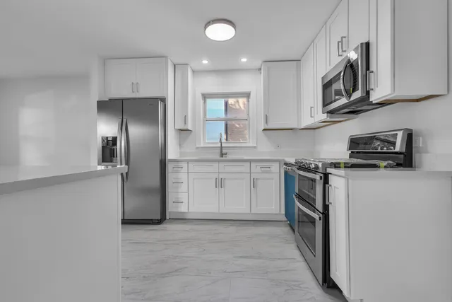 $2,275 | 512 Ida Court, Unit 2, Mount Prospect, IL 60056