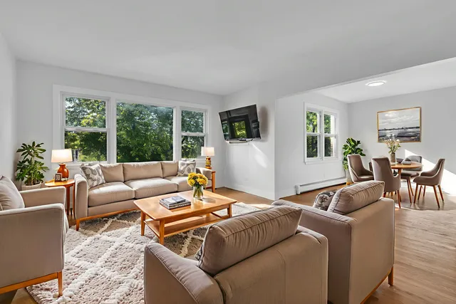 $2,275 | 512 Ida Court, Unit 2, Mount Prospect, IL 60056