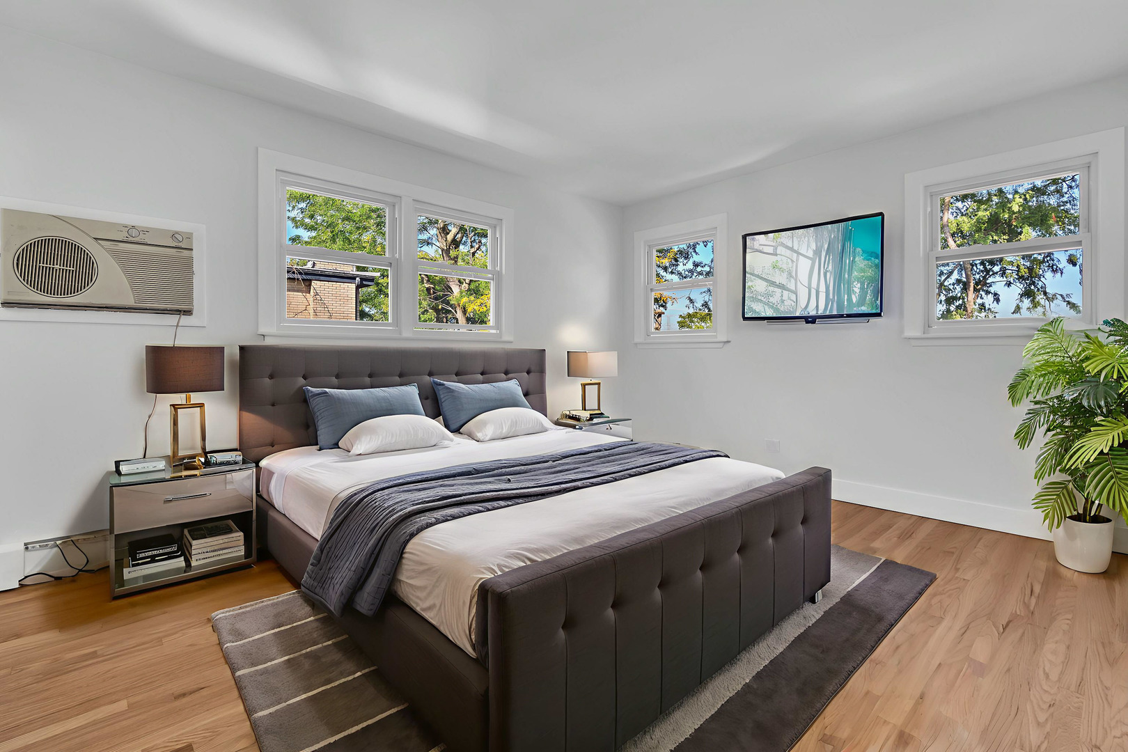 512 Ida Court, Unit 2 Mount Prospect, IL 60056 - Photo 5 of 16 a bedroom with a bed and a window