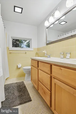 $625,000 | 646 Woodview Drive, Hockessin, DE 19707