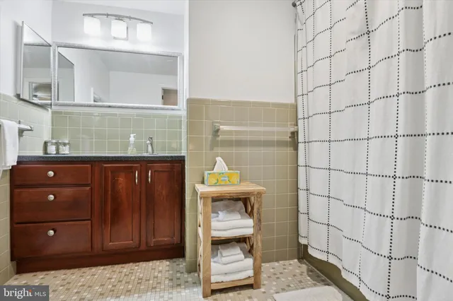 $625,000 | 646 Woodview Drive, Hockessin, DE 19707